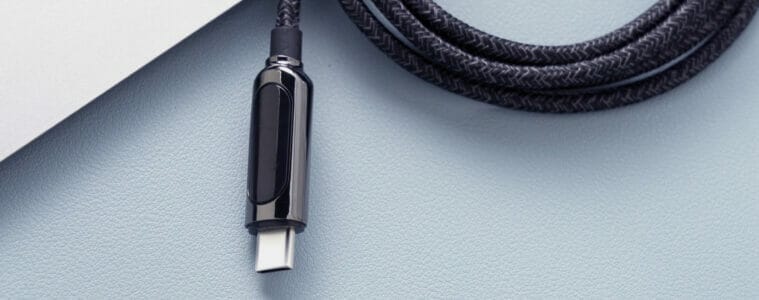 PixelCable – World’s First App Controlled Fast Charging Cable with Smart Display