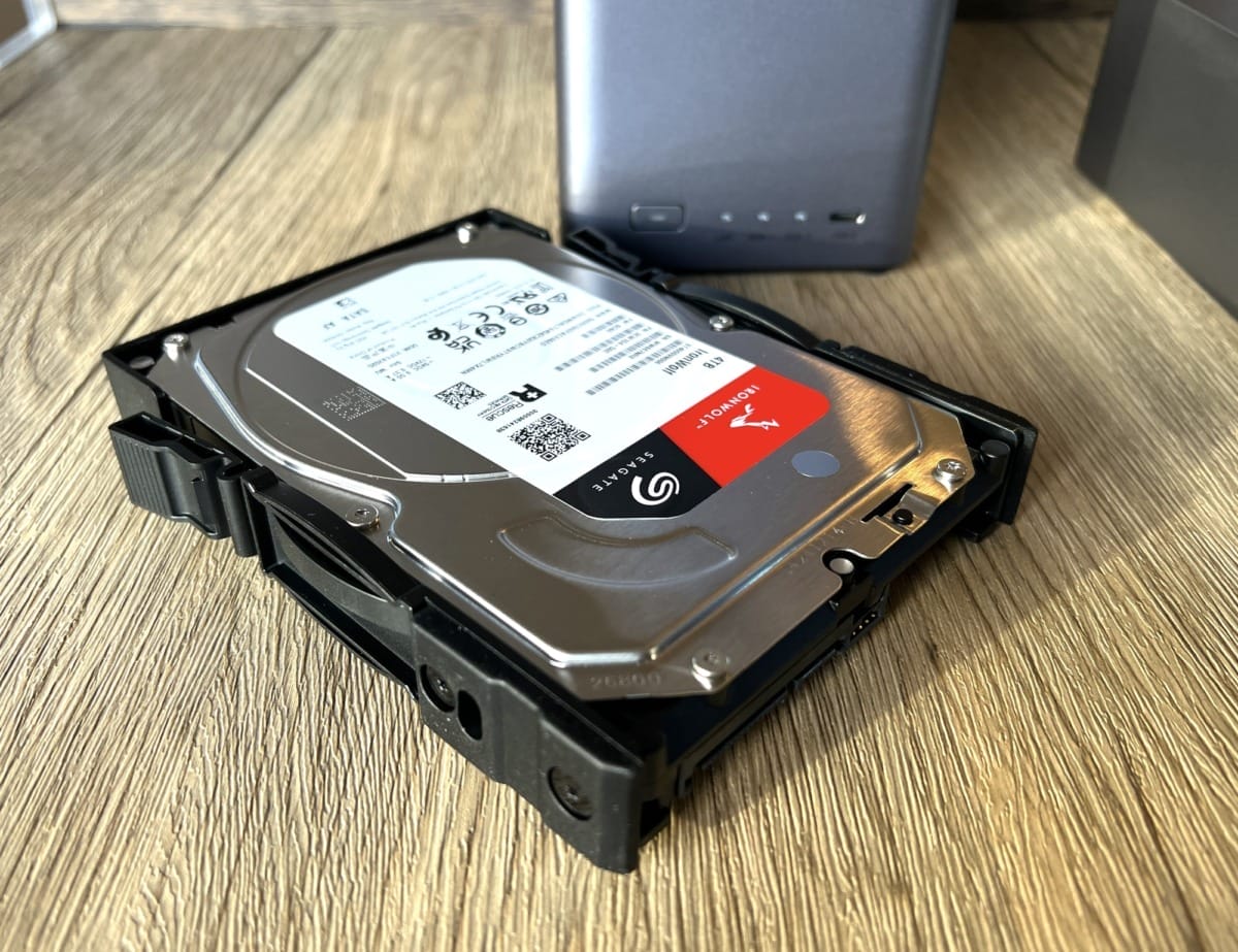 UGREEN NASync DH2300 Network Attached Storage